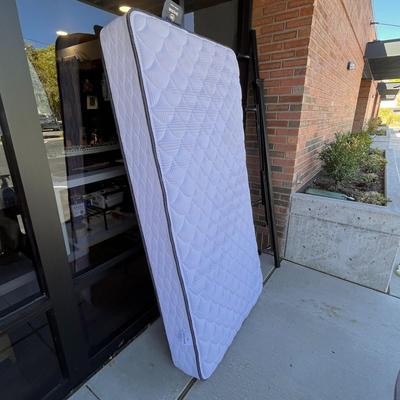 SERTA â€œSLEEPTRUEâ€ PILLOW TOP TWIN SIZE MATTRESS LIKE NEW