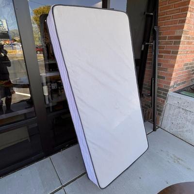 SERTA â€œSLEEPTRUEâ€ PILLOW TOP TWIN SIZE MATTRESS LIKE NEW