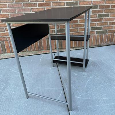 SIMPLE GREY & BLACK STUDENT/TECH DESK w/ SIDE SHELVES