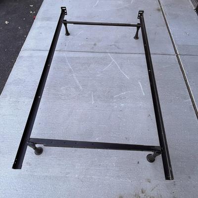 METAL ADJUSTABLE TWIN-DOUBLE-QUEEN BED FRAME
