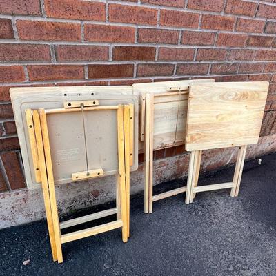 SET OF 4 LIGHT WOOD FOLDING TV TRAY TABLES