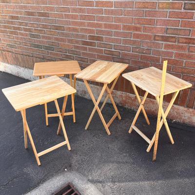 SET OF 4 LIGHT WOOD FOLDING TV TRAY TABLES