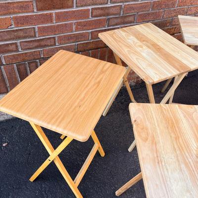 SET OF 4 LIGHT WOOD FOLDING TV TRAY TABLES