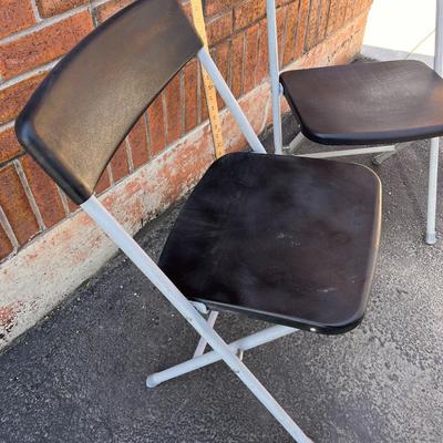 PAIR OF LIGHTWEIGHT PLASTIC BLACK & GREY FOLDING CHAIRS 