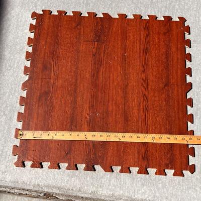 13 PIECE INTERCONNECTING FOAM FLOOR MATS WITH IMITATION WOOD PATTERN