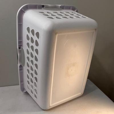 LARGE WHITE PLASTIC LAUNDRY BASKET LIKE NEW