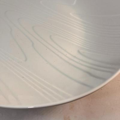 LARGE WHITE OVAL SERVING PLATTER WITH WOOD GRAIN PATTERN 