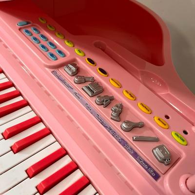 FUN PINK KARAOKE TOY GRAND PIANO RECORDS, VARIOUS SETTINGS w/MICROPHONE WORKS GREAT!