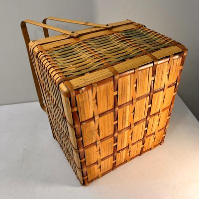 FUN VINTAGE SQUARE 2-HANDLED PICNIC BASKET WITH HINGED LID