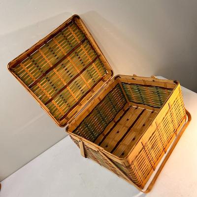 FUN VINTAGE SQUARE 2-HANDLED PICNIC BASKET WITH HINGED LID