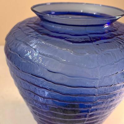 BEAUTIFUL TALL BLUE GLASS STRIATED VASE