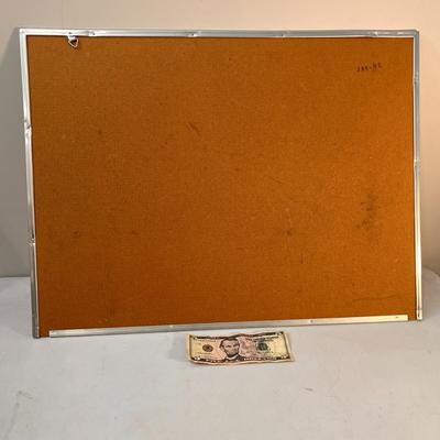 18â€ X 24â€ WHITE BOARD WITH TRAY