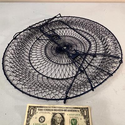 LARGE BLUE COLLAPSIBLE WIRE PRODUCE? BASKET 