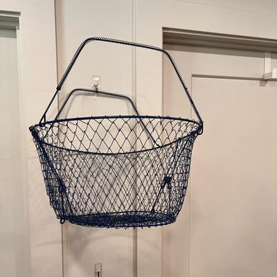 LARGE BLUE COLLAPSIBLE WIRE PRODUCE? BASKET 