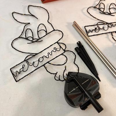SOLAR POWERED RABBIT â€œWELCOMEâ€ SIGN x 2 NEW IN BOX