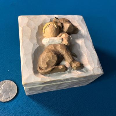 WILLOW TREE â€œHUGâ€ CHILD AND DOG LIDDED TRINKET BOX