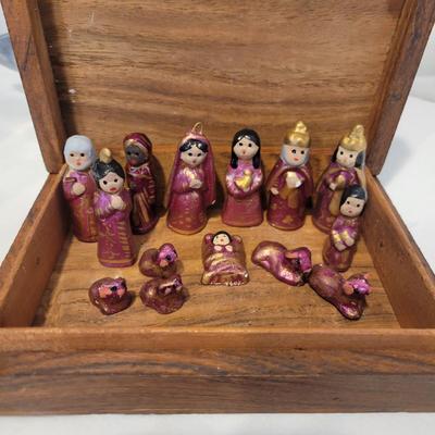 Christmas Ornaments, Unique Nativity Set, and More (LR-DW)