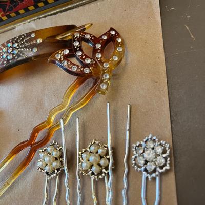 Vintage box with hair pins & hair combs