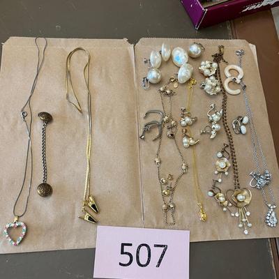 Lot of vintage jewelry