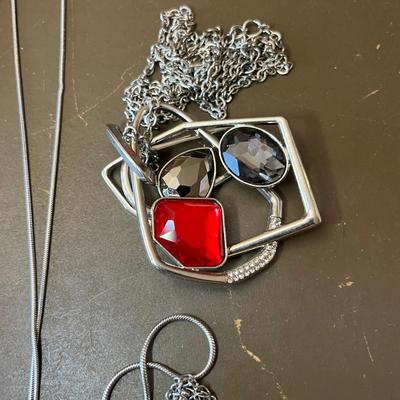 Lot of vintage necklaces