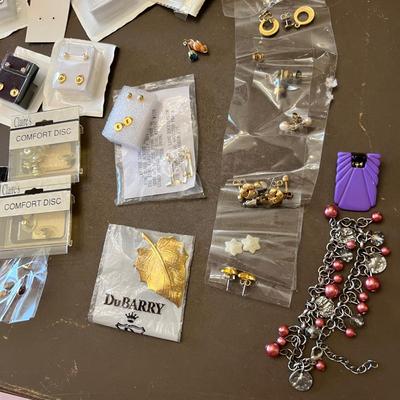 Lot of pierced earrings