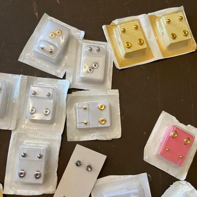 Lot of pierced earrings