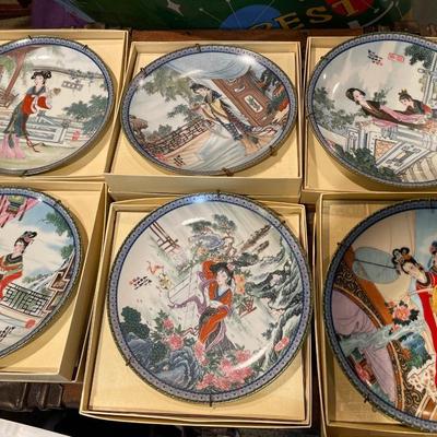 12 Asian decorative plates