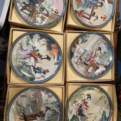 12 Asian decorative plates