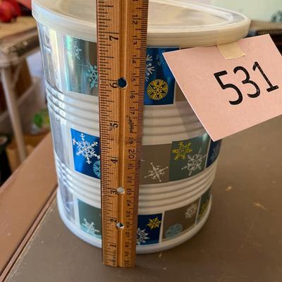 Tin canister with shells