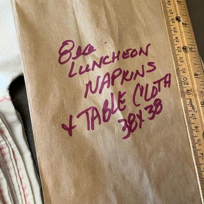 Linen table cloth & napkins