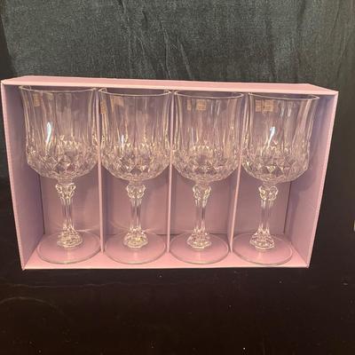 Eight Cristal Dâ€™Arques Stemmed Glasses, NIB (LR-MG)