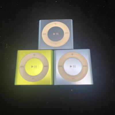 Three iPod Shuffles & iHome Speaker (LR-MG)