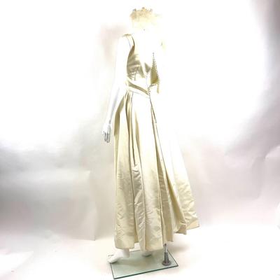 Lot 595 Vintage Off-White Taffeta Wedding Dress & Vail