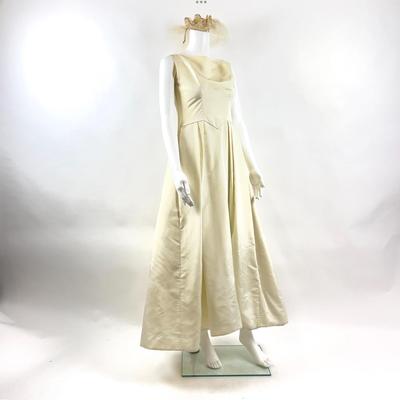 Lot 595 Vintage Off-White Taffeta Wedding Dress & Vail
