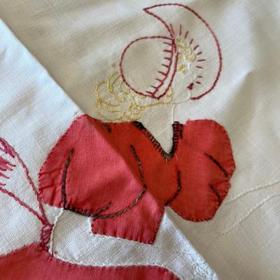 Applique & Embroidered Table Cloth & napkins