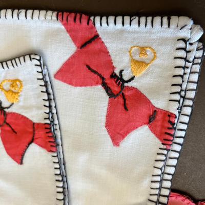 Applique & Embroidered Table Cloth & napkins