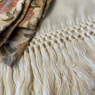 2 Table clothes