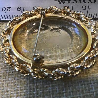 VTG Victorian Goldtone Filigree Reverse Cut Glass Crystal  Cameo