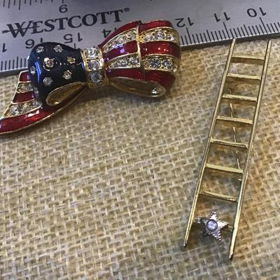Vintage Signed Carolee Patriotic American Flag Bow Brooch Pin Enamel DiamantÃ©  And Ladder pin