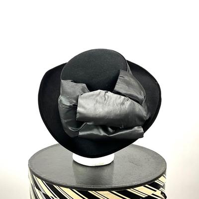 449 Eric Javits New York Black Hat with Bow & Box