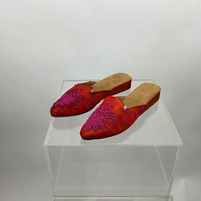 Lot 457 Orange Mules with Hot Pink Embroidery, 100% Silk- India ( NEW ) ( Size 9 )