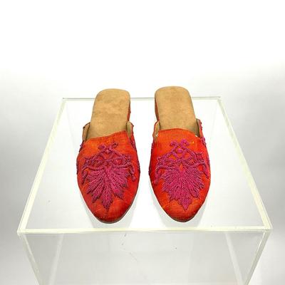 Lot 457 Orange Mules with Hot Pink Embroidery, 100% Silk- India ( NEW ) ( Size 9 )