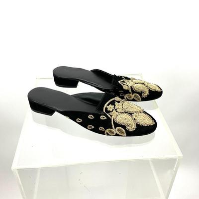 Lot 460 Black Mules with Gold Details ( unbranded ) Size 8.5 ( EUC )