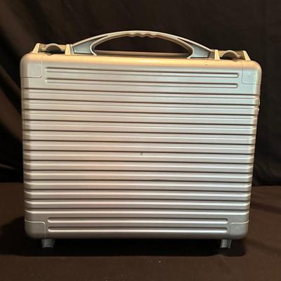 Assortment of Small Travel and Tote Bags(LR-KL)