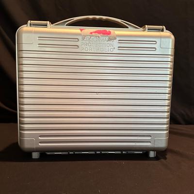 Assortment of Small Travel and Tote Bags(LR-KL)