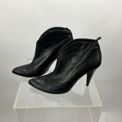 Lot 464 Stuart Weitzman - Slip-on Leather High Heel Boots ( Size 9M )