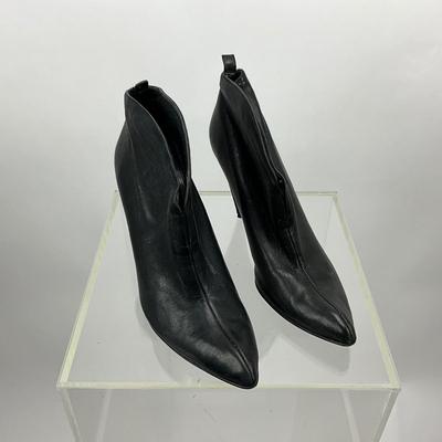 Lot 464 Stuart Weitzman - Slip-on Leather High Heel Boots ( Size 9M )