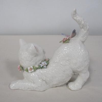 Fine Porcelain Musical Kitten
