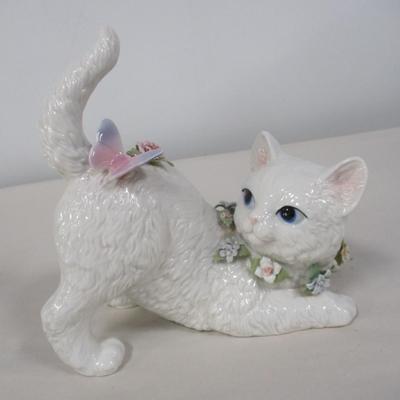 Fine Porcelain Musical Kitten