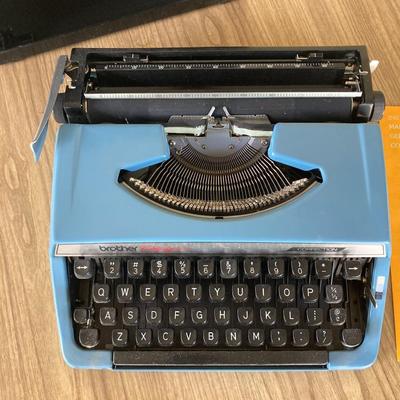 Vintage Brother Charger 11 Portable Typewriter 